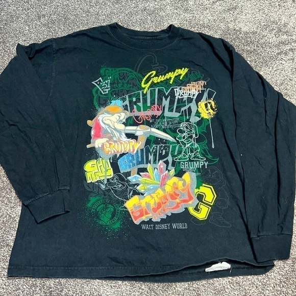 Rare Walt Disney World Grumpy Graffiti Men’s Sz Large - Picture 1 of 3